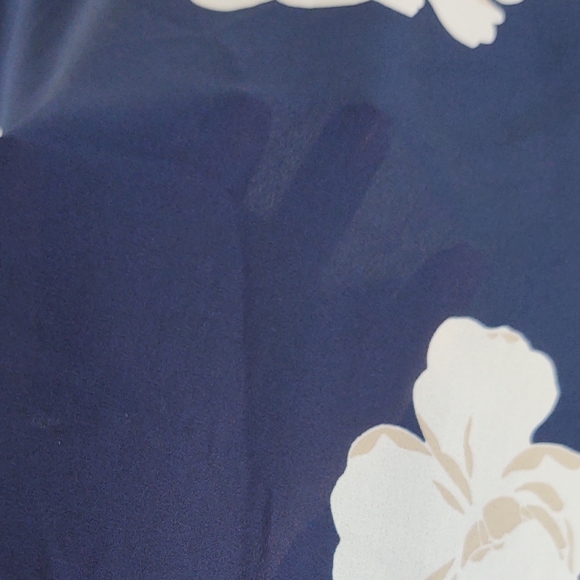 A.n.a. a new approach navy white flower blouse - Picture 7 of 10